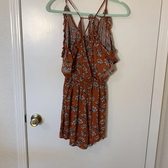 Lulu’s Floral Orange Romper - Picture 3 of 4